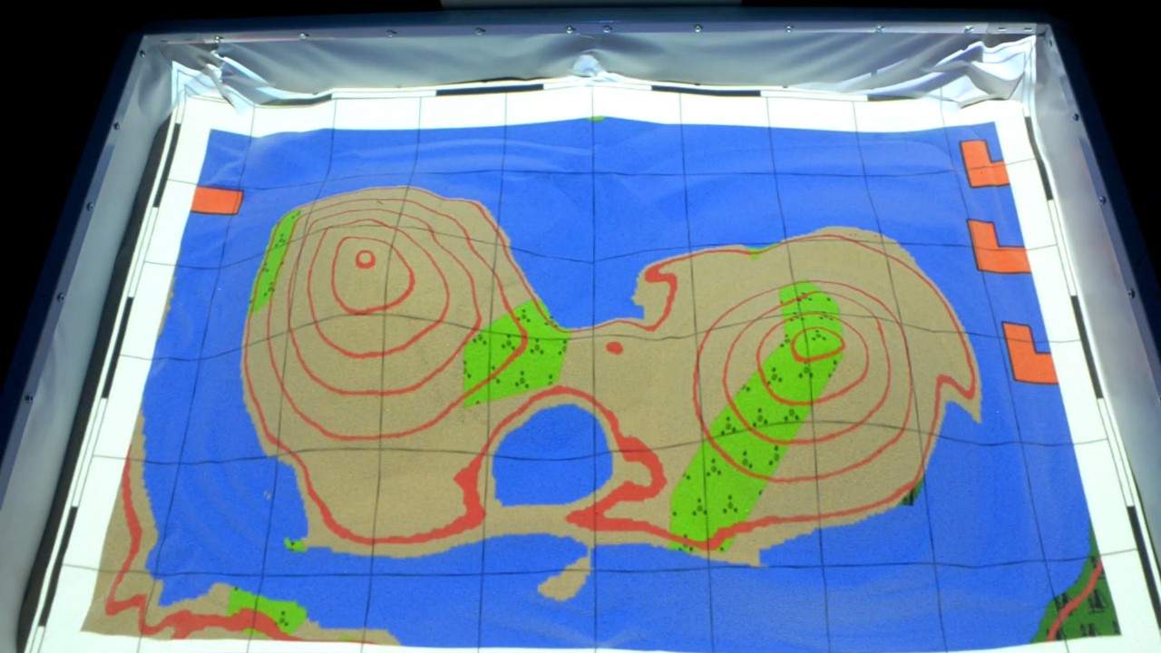 3 of 8：エリア・マップ（地形図作成）